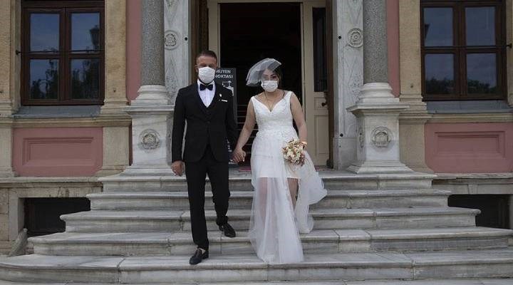 İzmir'de düğünler 2,5 saatle sınırlandırıldı