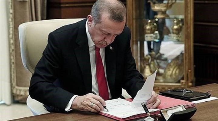 AKP'li Cumhurbaşkanı Erdoğan'a yeni başdanışman
