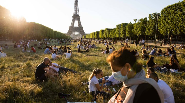 Paris'te maske kullanımı zorunlu hale gelecek