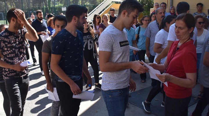 Binlerce öğrenciyi hastane kapısına yığdılar: YÖK'ün Türkiye'deki salgından haberi yok mu?