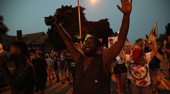 Irkçılık ve polis şiddeti karşıtı eylemlerle adalet aranıyor: ‘Üzgün değil, öfkeliyiz’