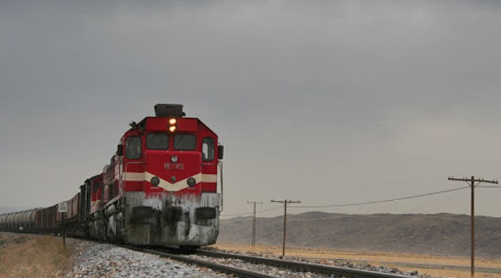 Kayseri'de 2 çocuğa lokomotif çarptı: 1 ölü