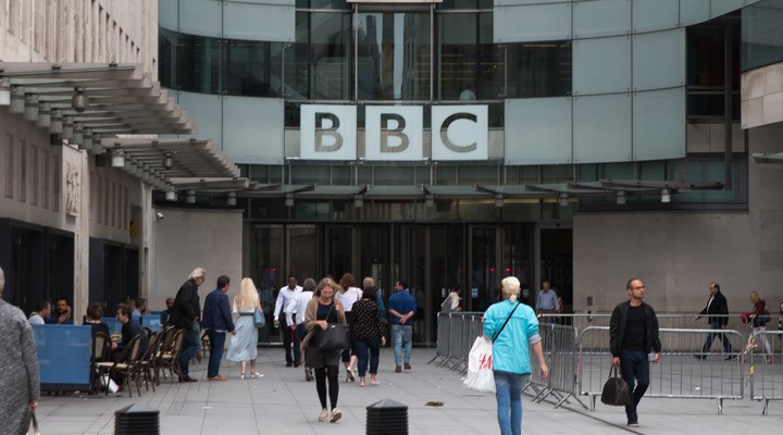 BBC'den çalışanlarına: Sosyal medyada görüş belirtmeyin