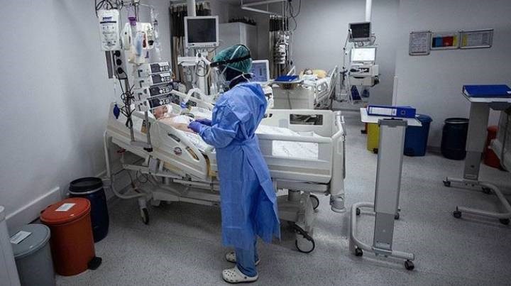 Dünya genelinde 7 binin üzerinde sağlık çalışanı Covid-19 nedeniyle hayatını kaybetti