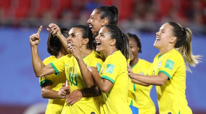 Kadın mücadelesinin bir kazanımı daha: Brezilya'da futbolcu kadınlar, erkekler ile eşit ücret alacak