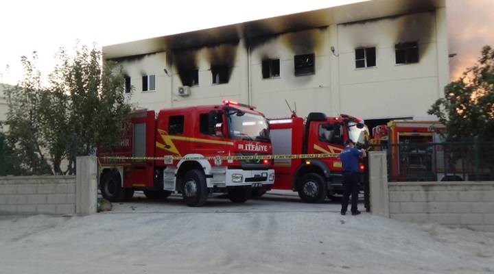 Denizli'de kuruyemiş fabrikasında patlama: 2 can kaybı, 3 yaralı