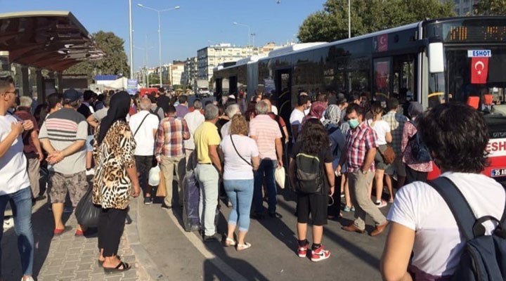 İzmir’de toplu ulaşımdaki yoğunluk tedirgin ediyor: Bu salgın böyle bitmez!