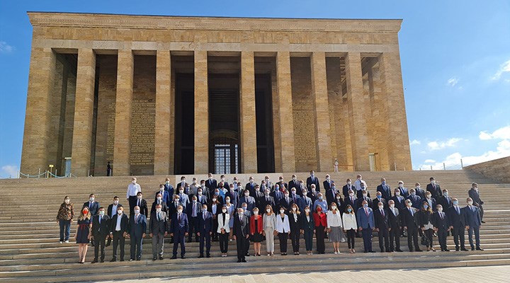 CHP yönetimi, 97'nci kuruluş yıl dönümünde Anıtkabir'i ziyaret etti