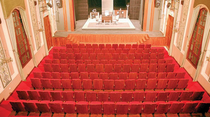 İzmir’de tiyatro sanatı için elele…