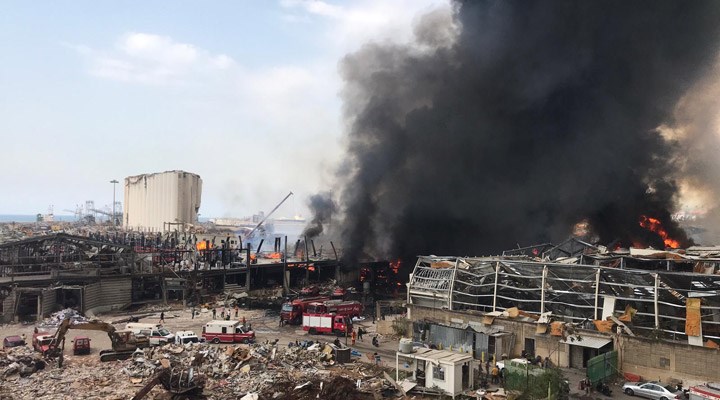 Beyrut'ta patlamanın gerçekleştiği liman bölgesinde yangın çıktı