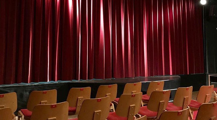 Bakanlık, tiyatro, opera ve bale gösterileri için getirilen yasağı iptal etti