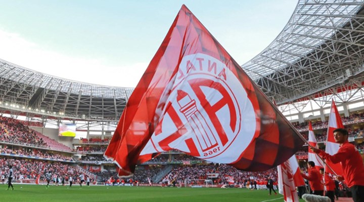 Beşiktaş maçı öncesi Antalyaspor'da çok sayıda Covid-19 vakası tespit edildi