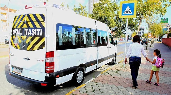 SOL Parti İzmir İl Örgütü: Çocuklarımız kalabalık araçlarda virüs tehlikesiyle karşı karşıya