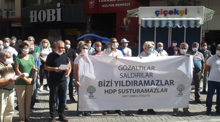 HDP'ye yönelik operasyon, İzmir'de protesto edildi