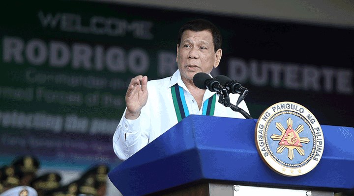 Duterte, sahte polis hesaplarının kapatılması üzerine Facebook'u tehdit etti