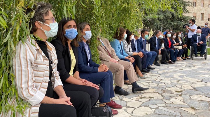 HDP, Meclis bahçesinde oturma eylemi başlattı: Açılışa katılmama kararı