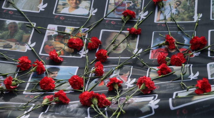 10 Ekim Katliamı'nda yaşamını yitirenlerin resimlerinin yer aldığı pankartı söktüler!