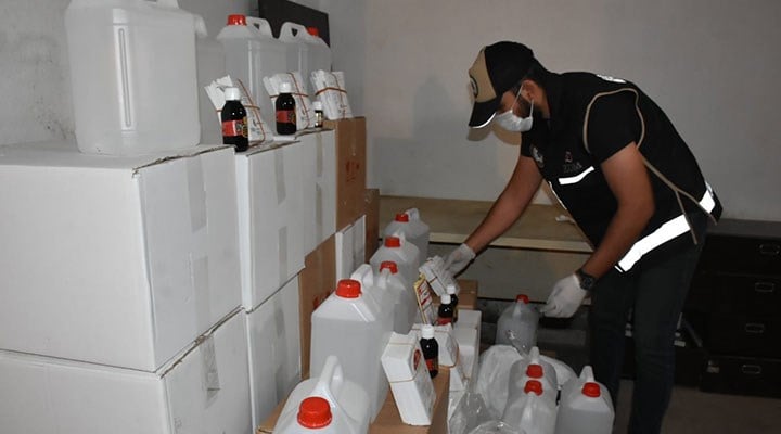 İzmir'de sahte alkol operasyonu: 5 ton etil alkol ele geçirildi