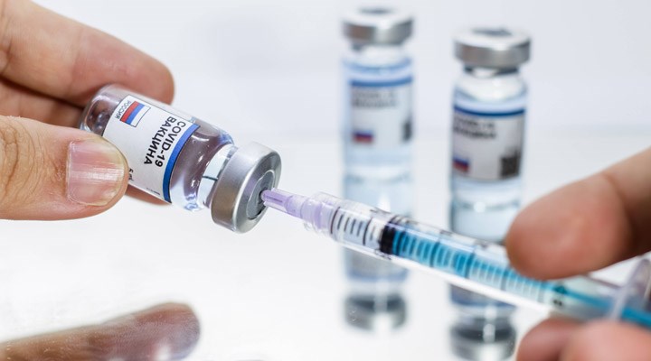 Rusya'nın ikinci koronavirüs aşısının piyasaya sürüleceği tarih belli oldu