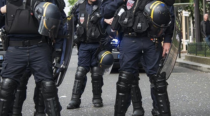 Fransa’da bıçaklı saldırgan polis tarafından vurularak öldürüldü