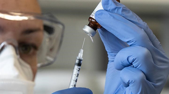 Türk bilim insanı: Aşı hazır, virüsten kurtulmamıza az bir süre kaldı