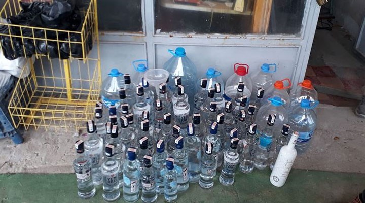 Hatay'da 3 bin 230 litre sahte içki ele geçirildi
