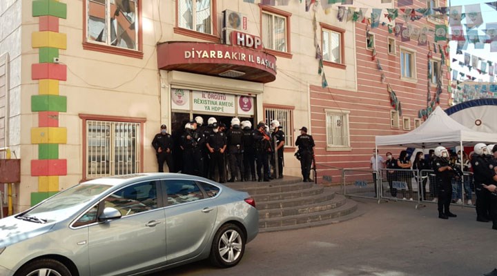 HDP Diyarbakır İl Binası'na polis baskını: İl ve ilçe eşbaşkanları gözaltına alındı