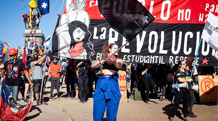 Şili’de tarihi referandum: Anayasa oylanıyor