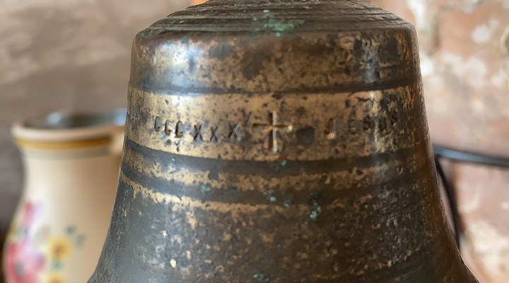 Hurdacının bulduğu Ayasofya'ya ait olduğu düşünülen çan, müzeye teslim edildi