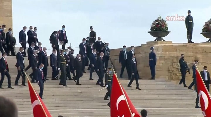 Anıtkabir'de Erdoğan sloganı: 'Seni seviyoruz reis'