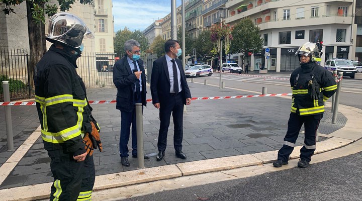 Fransa'da kilisede bıçaklı saldırı: Üç kişi yaşamını yitirdi!