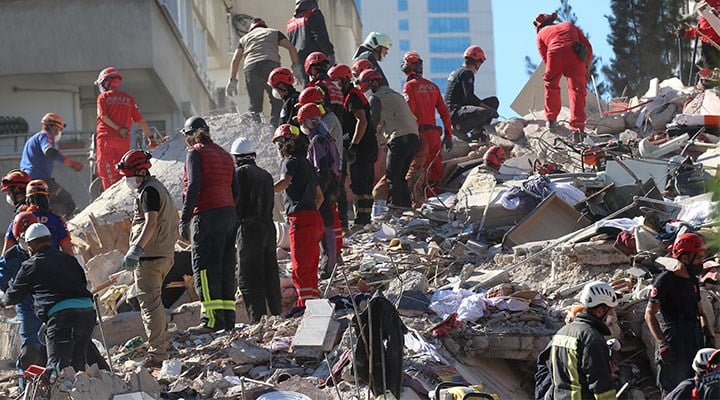İzmir depreminde son durum: 55 can kaybı, 896 yaralı