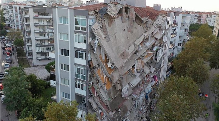 İzmir'de hasar tespit çalışmaları: 124 bina 'acil' yıkılacak