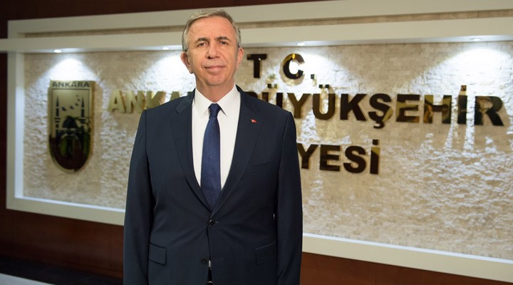 Ankara Büyükşehir Belediyesi, projelerin maliyetini pankartlarla duyurdu