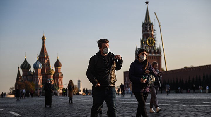 Koronavirüs: Rusya’da günlük vaka ve can kaybı sayısı en yüksek seviyeyi gördü