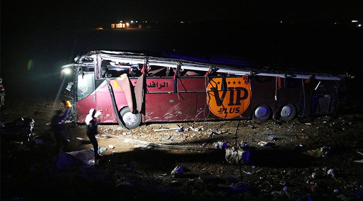 Urfa’da yolcu otobüsü devrildi: 32 yaralı