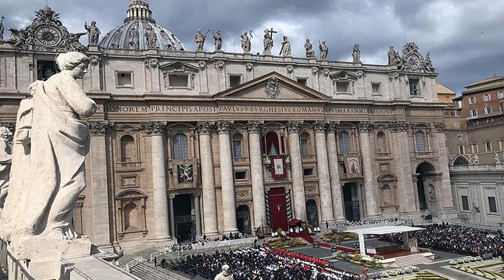 Vatikan'dan tarihi cinsel istismar raporu: İstismarcı kardinal hakkındaki suçlamalar dikkate alınmadı