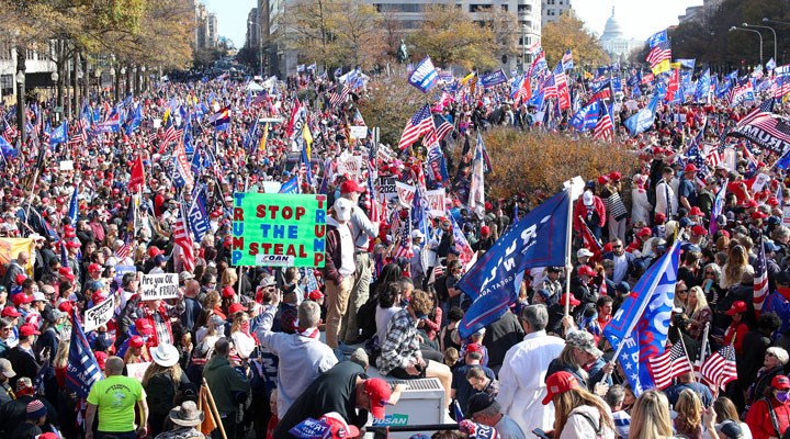 ABD'nin başkentinde yüz binlerce taraftarından Trump'a destek gösterisi