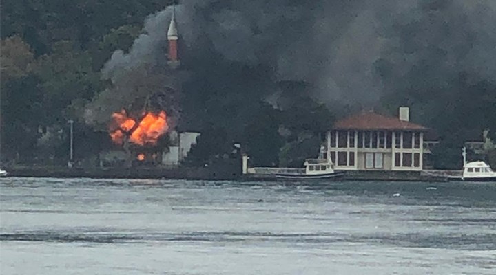 İstanbul'da Vaniköy Camii'nde yangın