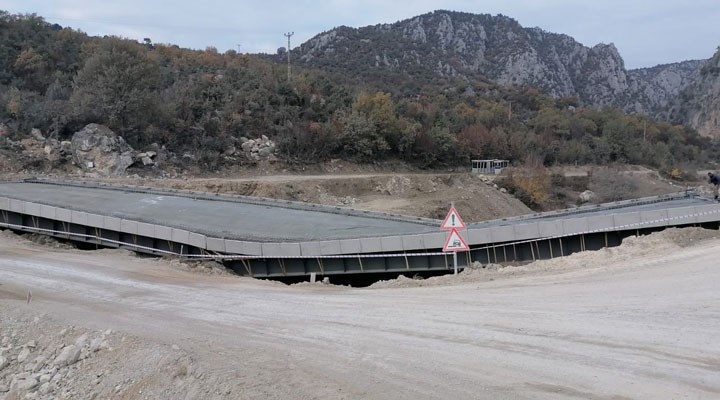 AKP’li belediyenin yaptığı köprü açılmadan çöktü