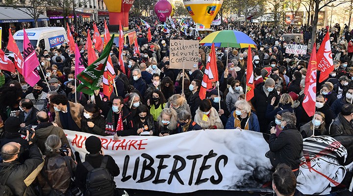 Fransa'da halk sansür ve şiddeti reddediyor
