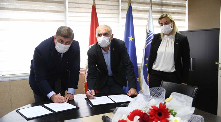 Karşıyaka Belediyesi’nde toplu iş sözleşmesi imzalandı