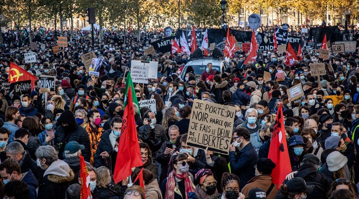 Paris’te isyan ateşi büyüyor: 22 kişi gözaltına alındı