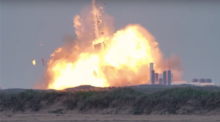 SpaceX'in uzay aracı, deneme sırasında patladı