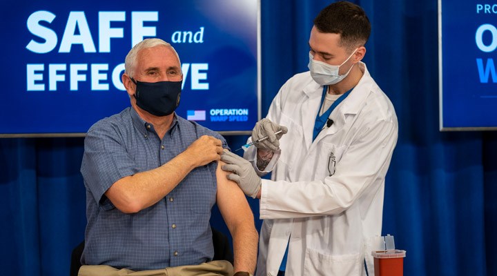 ABD Başkan Yardımcısı Pence canlı yayında Covid-19 aşısı oldu