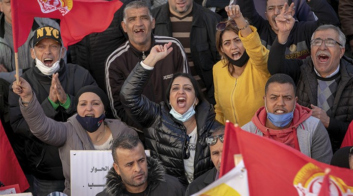 Arap Baharı'nın yıldönümünde Tunus halkı isyanda: Çaldığınız devrimi geri verin