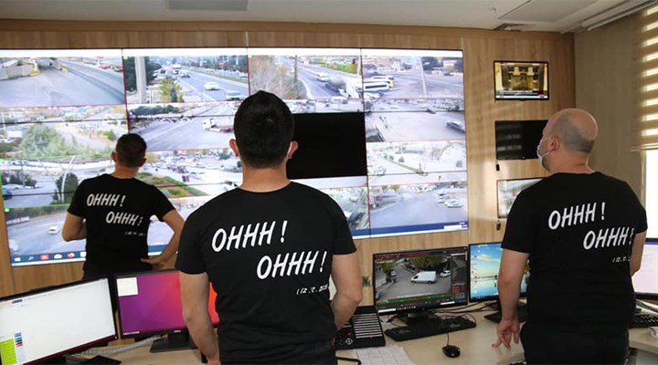 Mardin'de polisler 'ohh ohh' yazılı tişört giyip telsizden 'ohh ohh' diye anons geçti