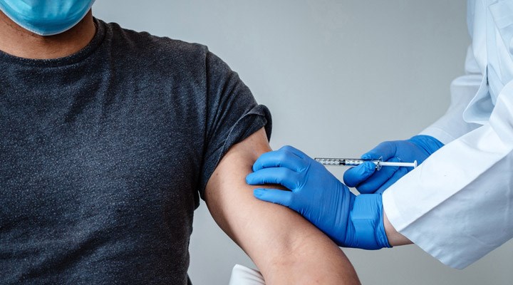 İtalya, Covid-19 aşısını ilk olarak sağlık çalışanlarına yapacak