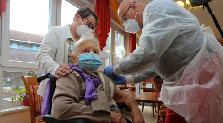 Almanya’da ilk koronavirüs aşısı yapıldı