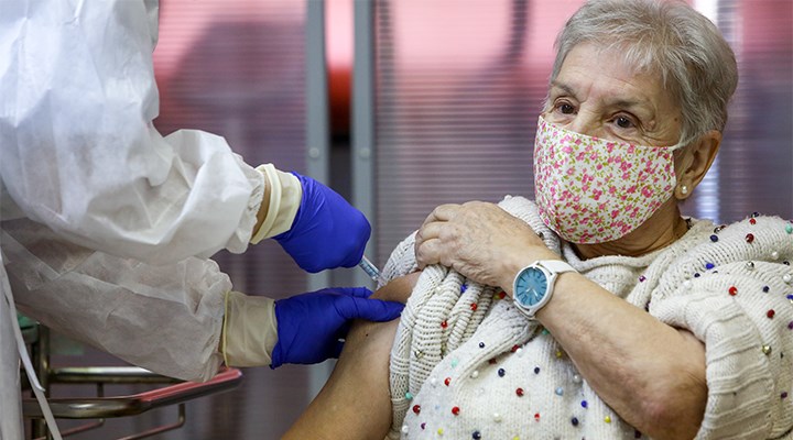 İspanya, aşıyı reddedenleri listeliyor